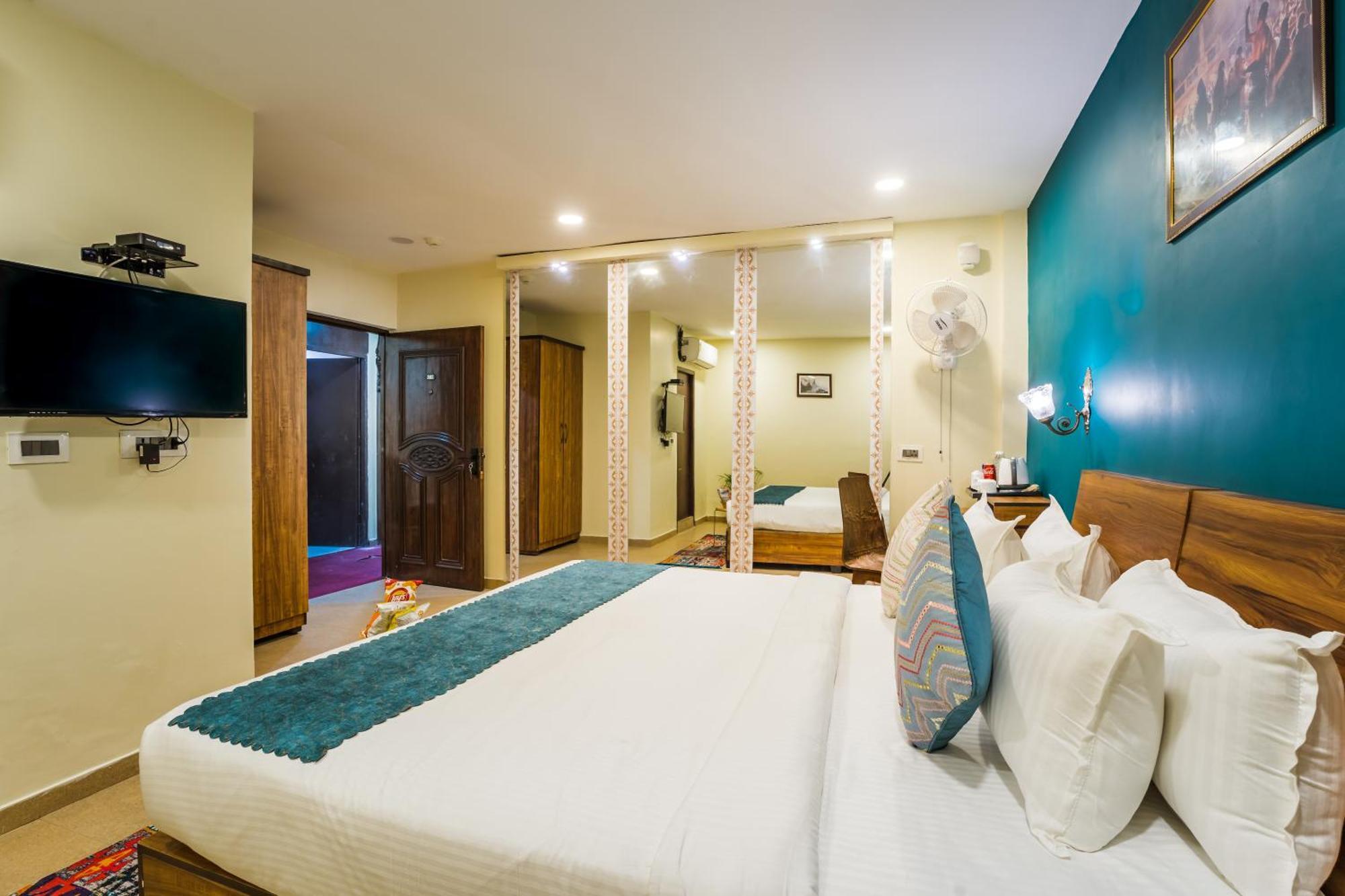 Tripli Hotels Silver Shine Варанаси Екстериор снимка