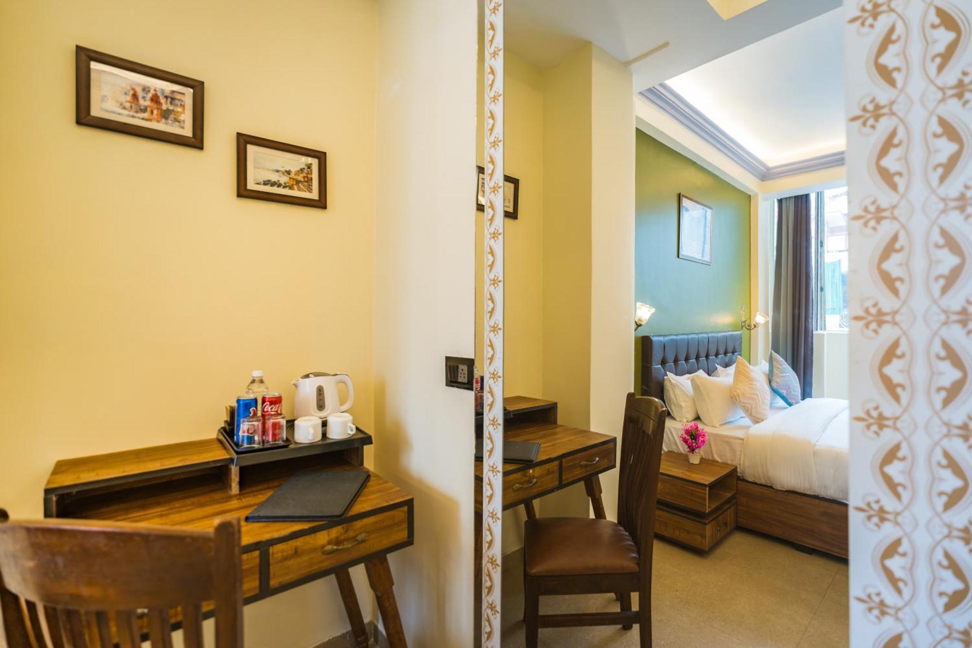 Tripli Hotels Silver Shine Варанаси Екстериор снимка