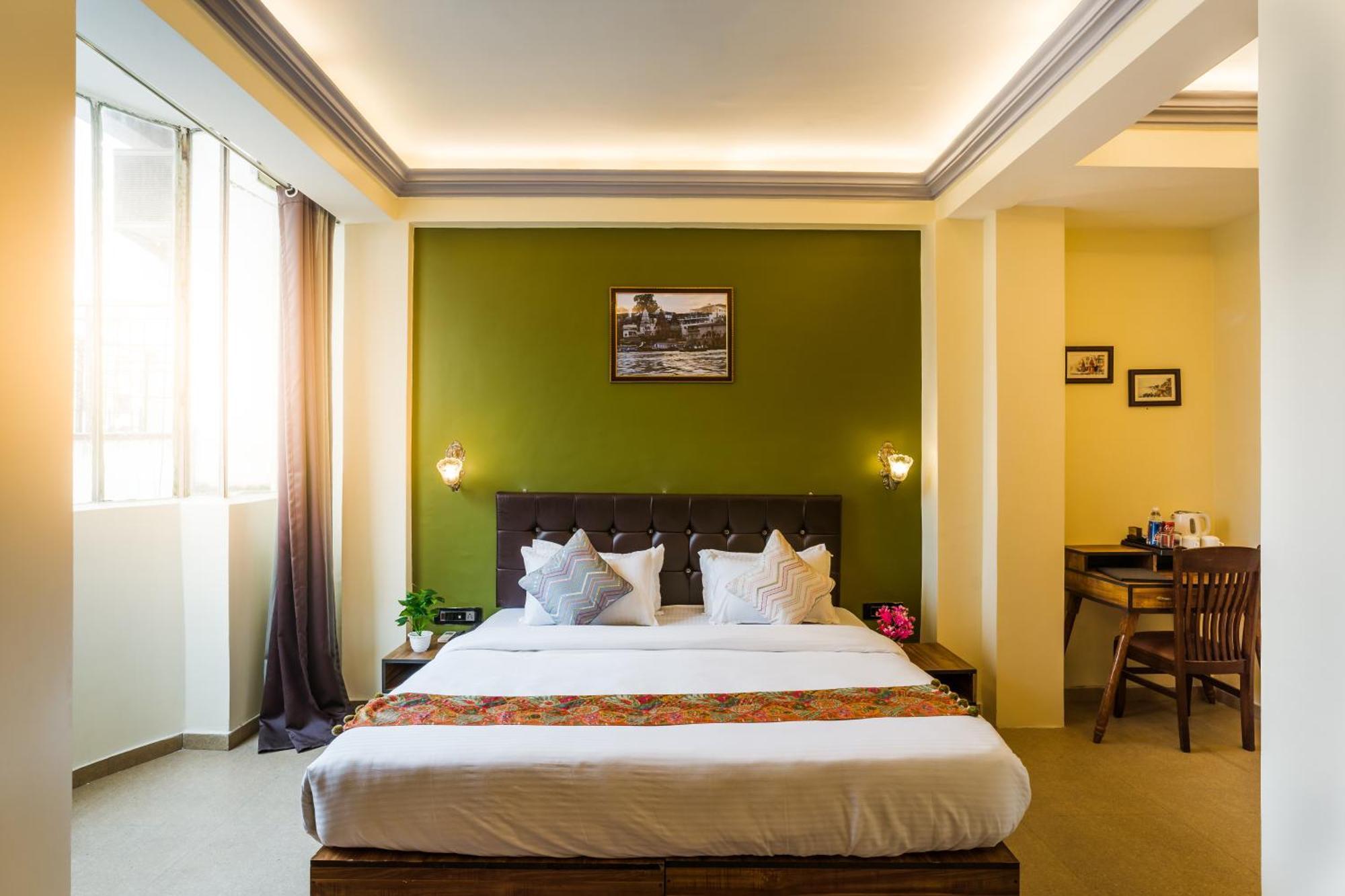 Tripli Hotels Silver Shine Варанаси Екстериор снимка