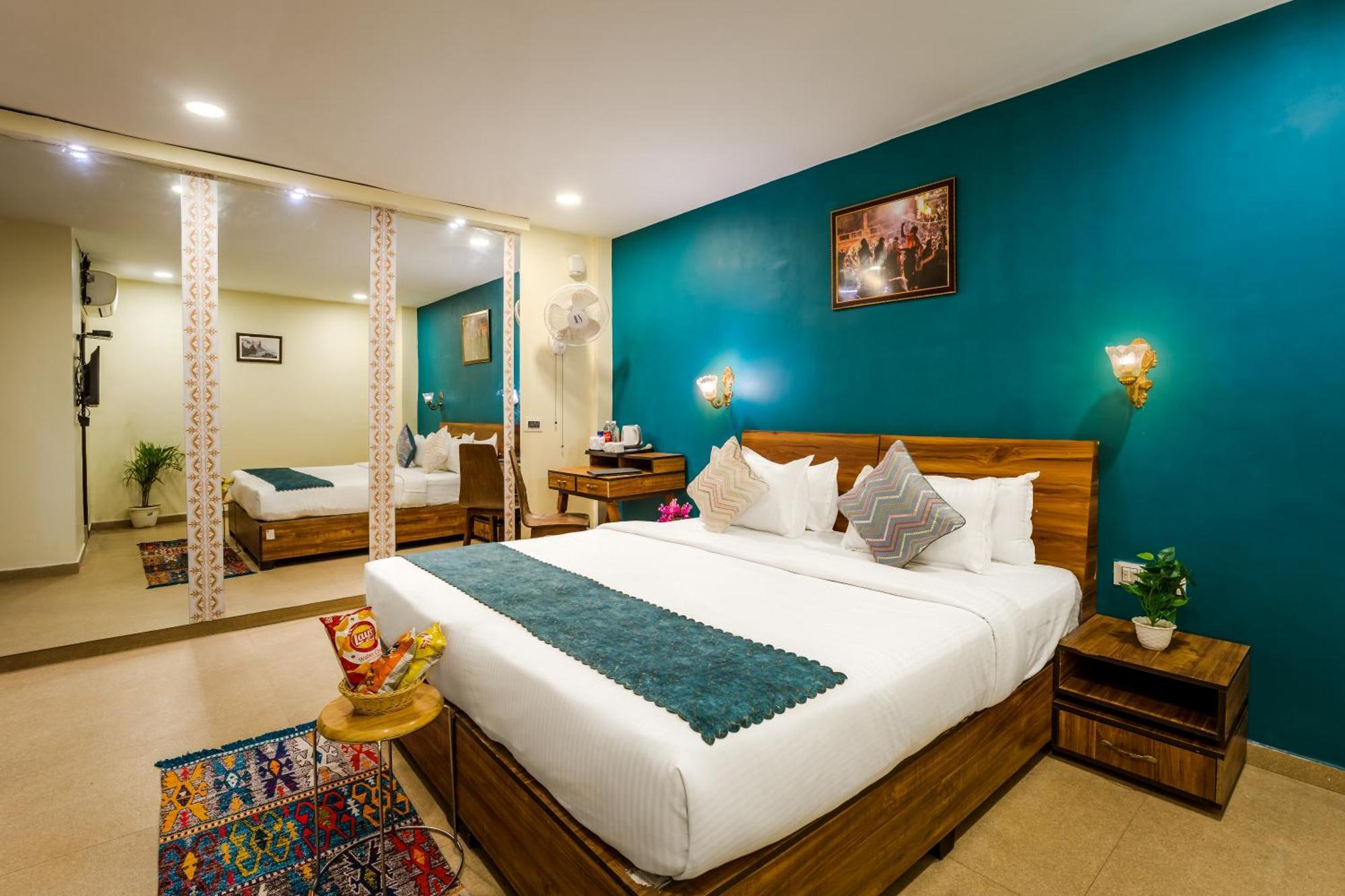 Tripli Hotels Silver Shine Варанаси Екстериор снимка