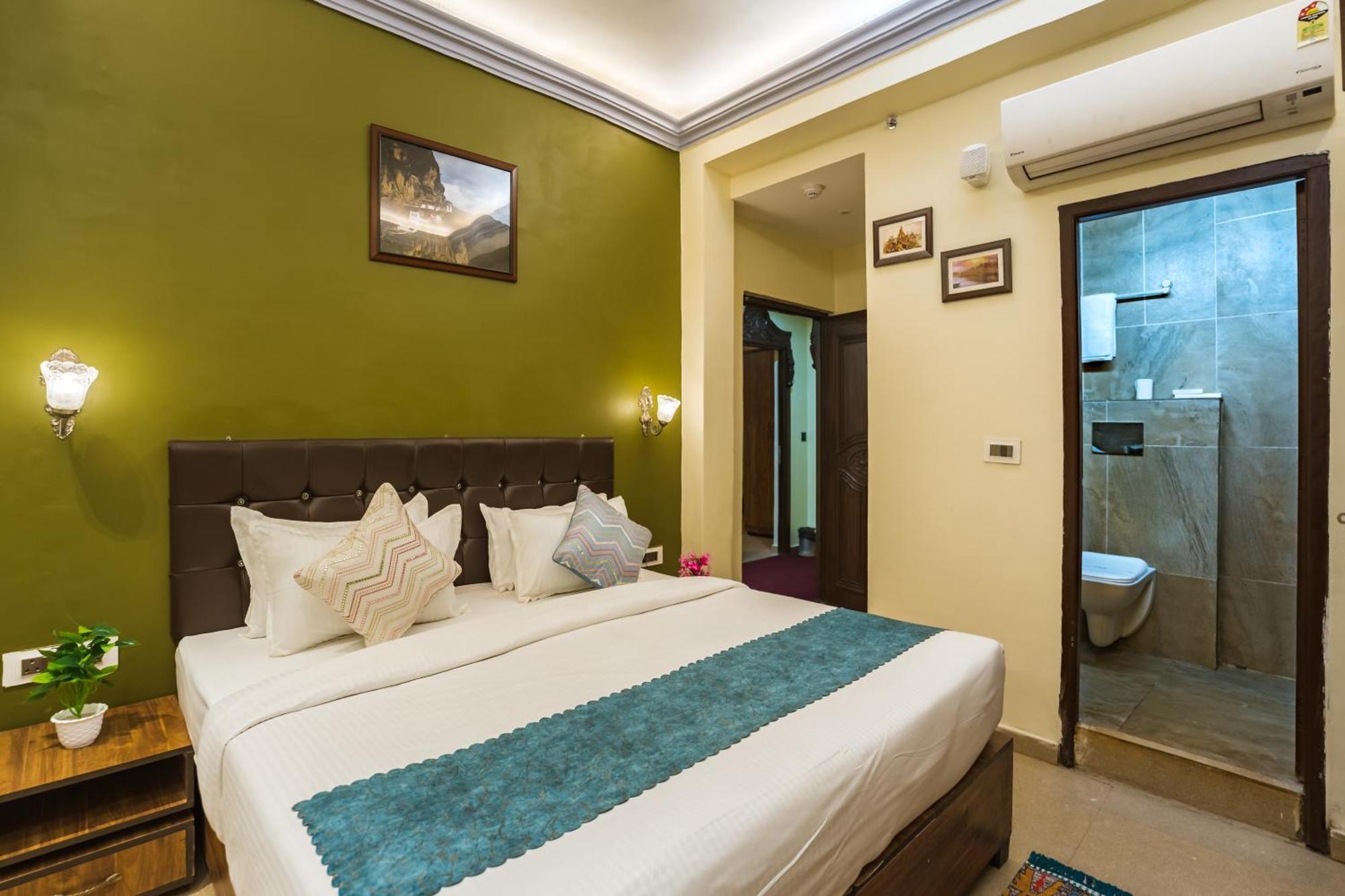 Tripli Hotels Silver Shine Варанаси Екстериор снимка