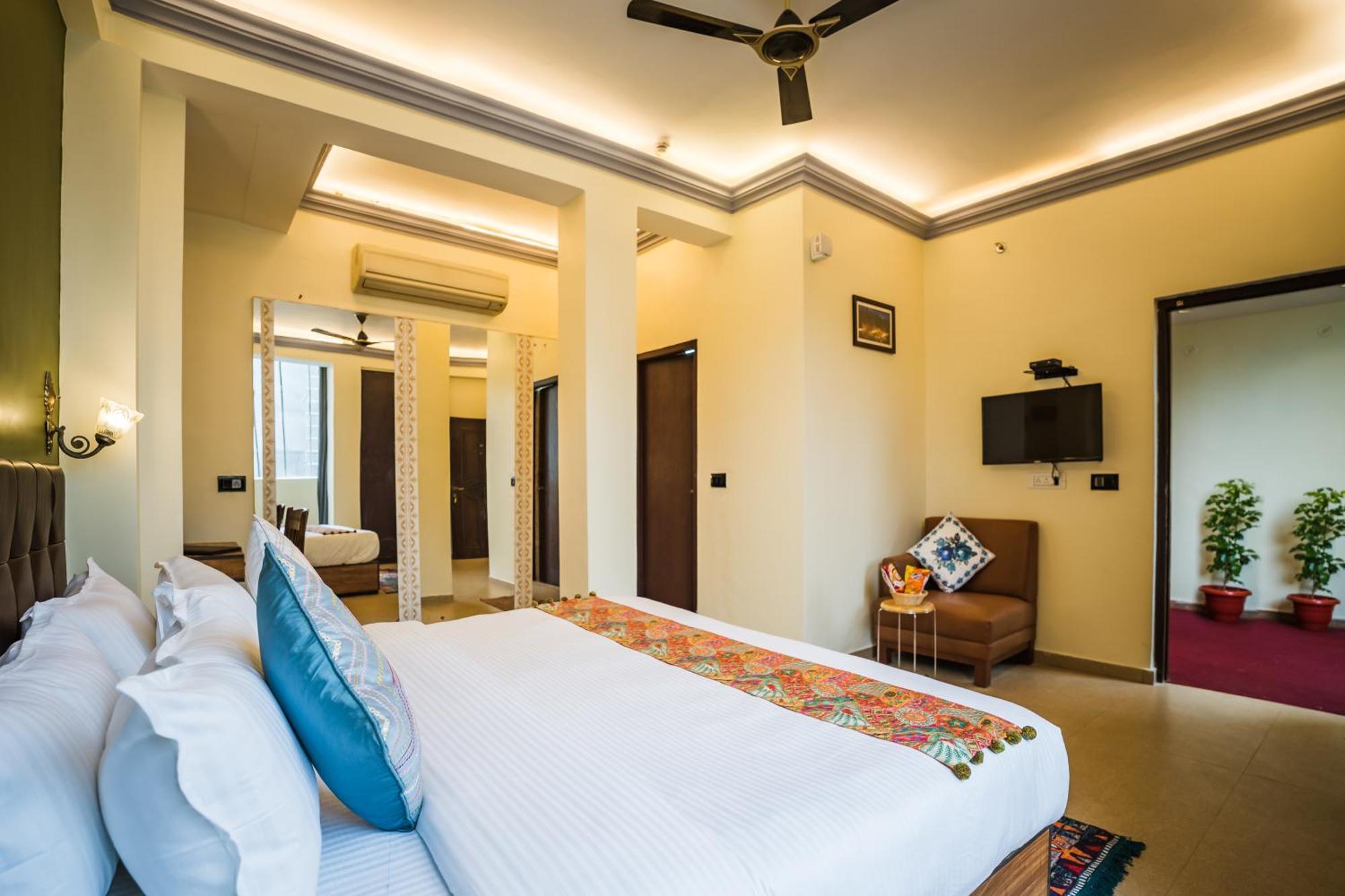 Tripli Hotels Silver Shine Варанаси Екстериор снимка