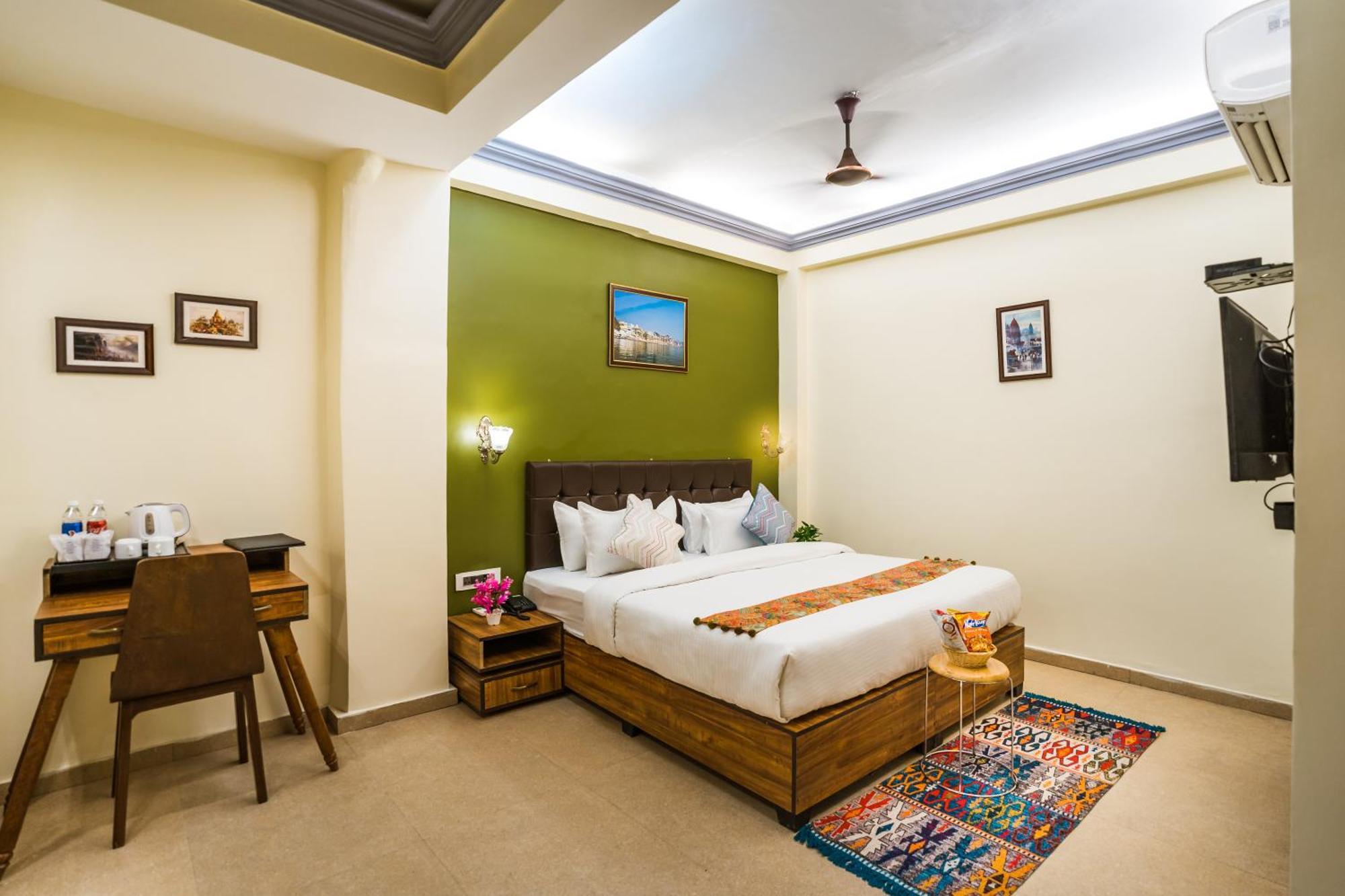 Tripli Hotels Silver Shine Варанаси Екстериор снимка