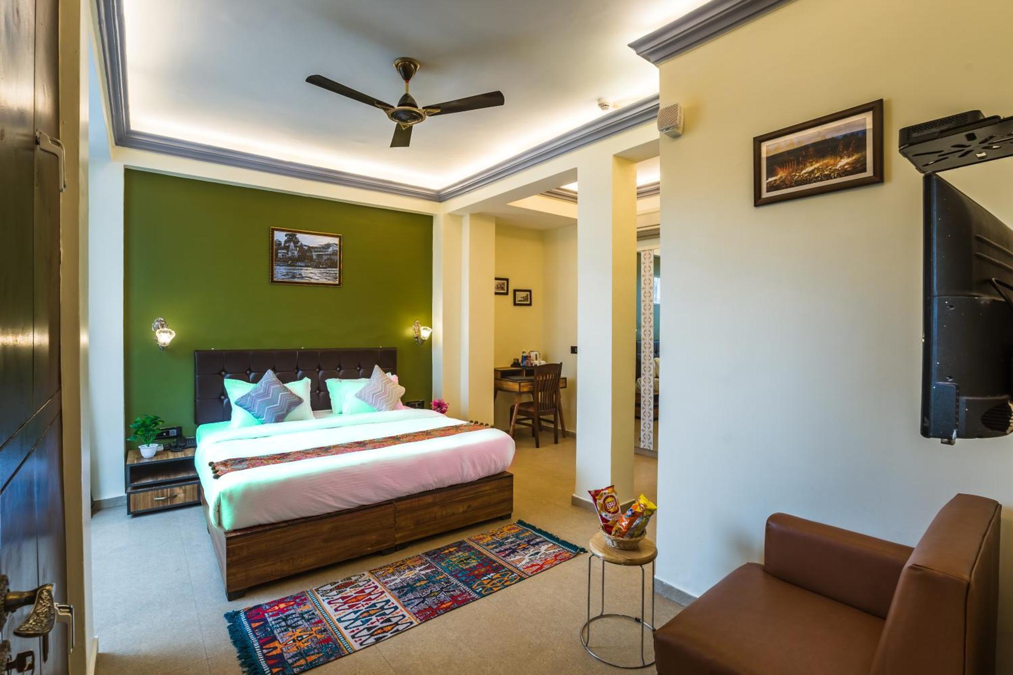 Tripli Hotels Silver Shine Варанаси Екстериор снимка