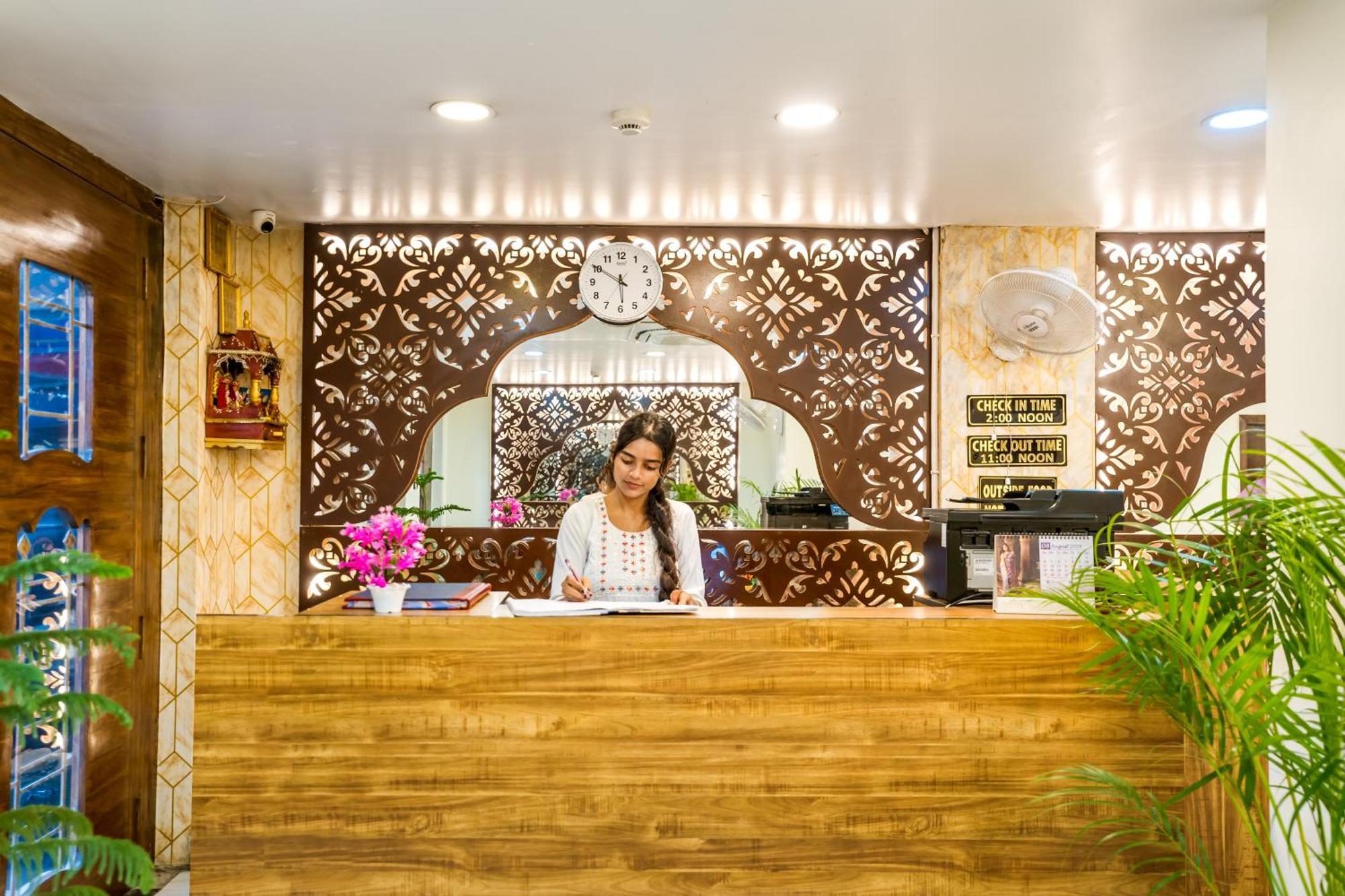Tripli Hotels Silver Shine Варанаси Екстериор снимка