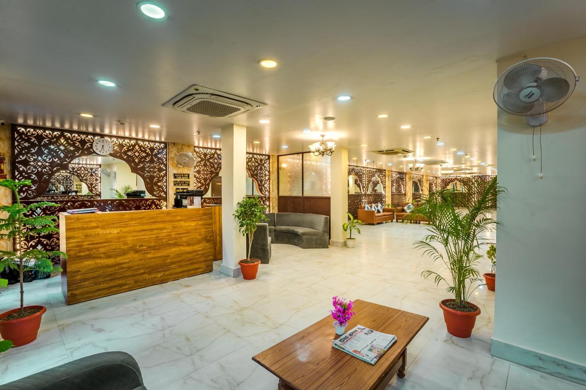 Tripli Hotels Silver Shine Варанаси Екстериор снимка