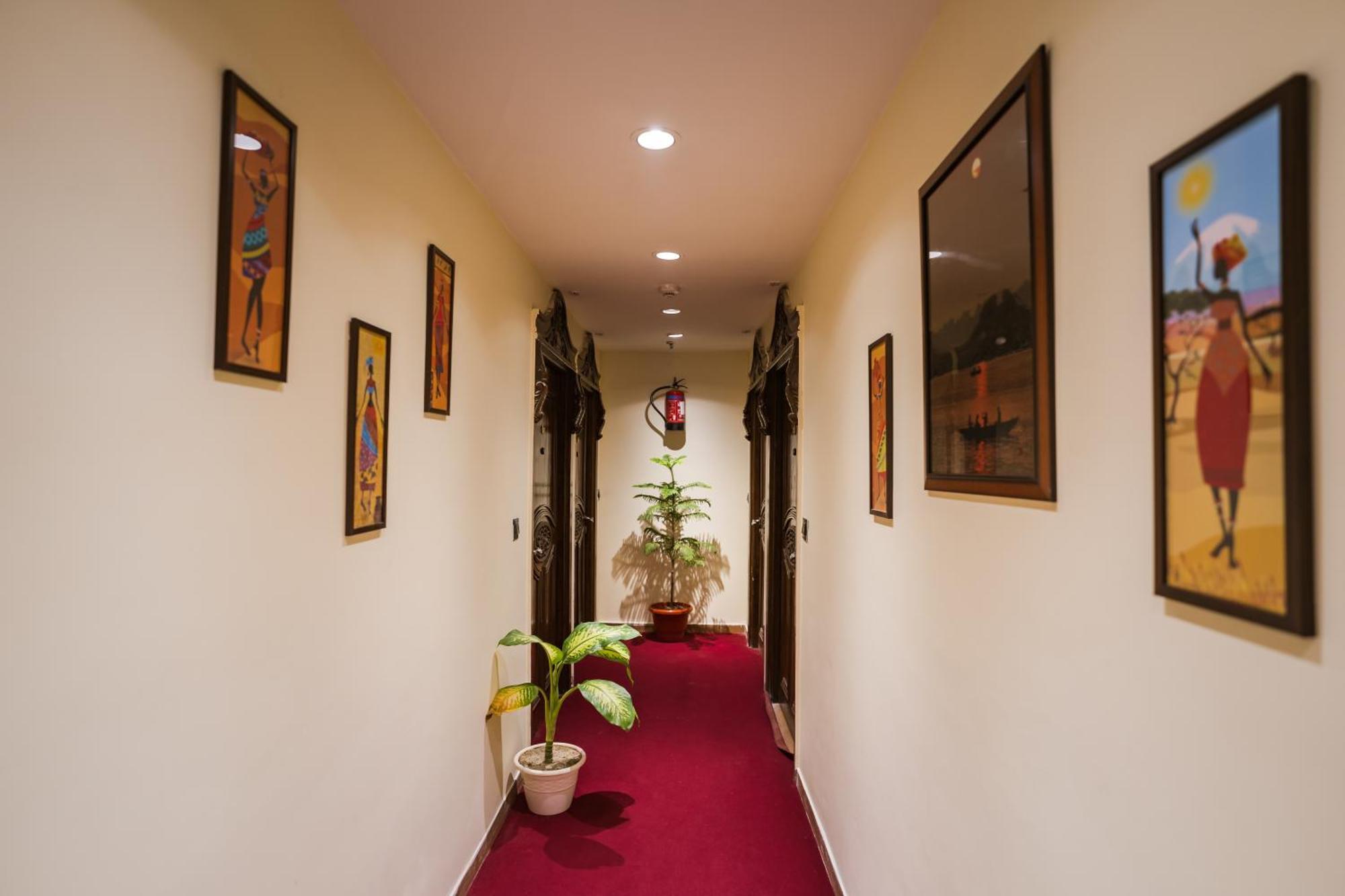 Tripli Hotels Silver Shine Варанаси Екстериор снимка
