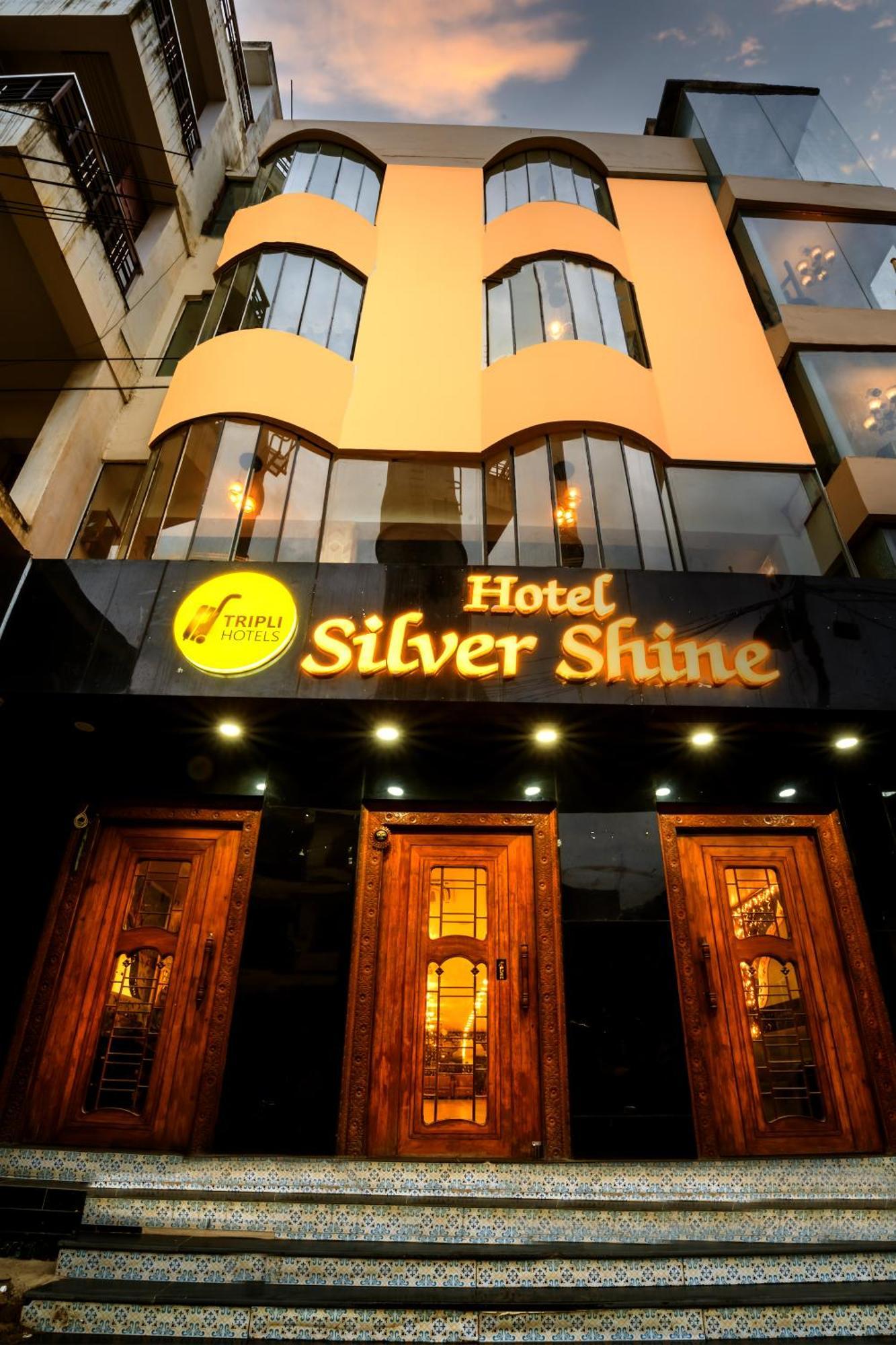 Tripli Hotels Silver Shine Варанаси Екстериор снимка