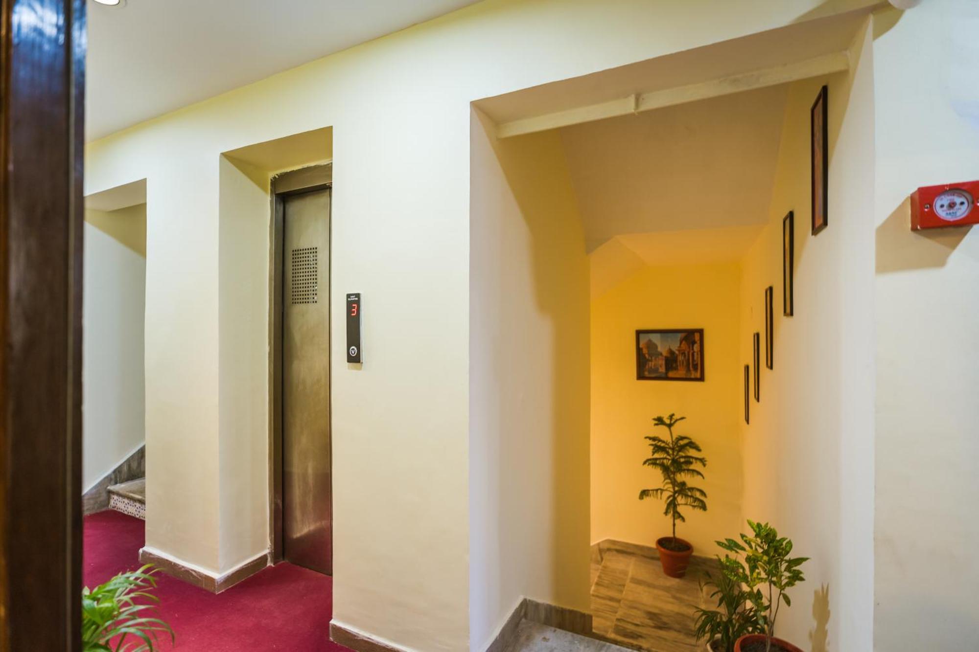Tripli Hotels Silver Shine Варанаси Екстериор снимка