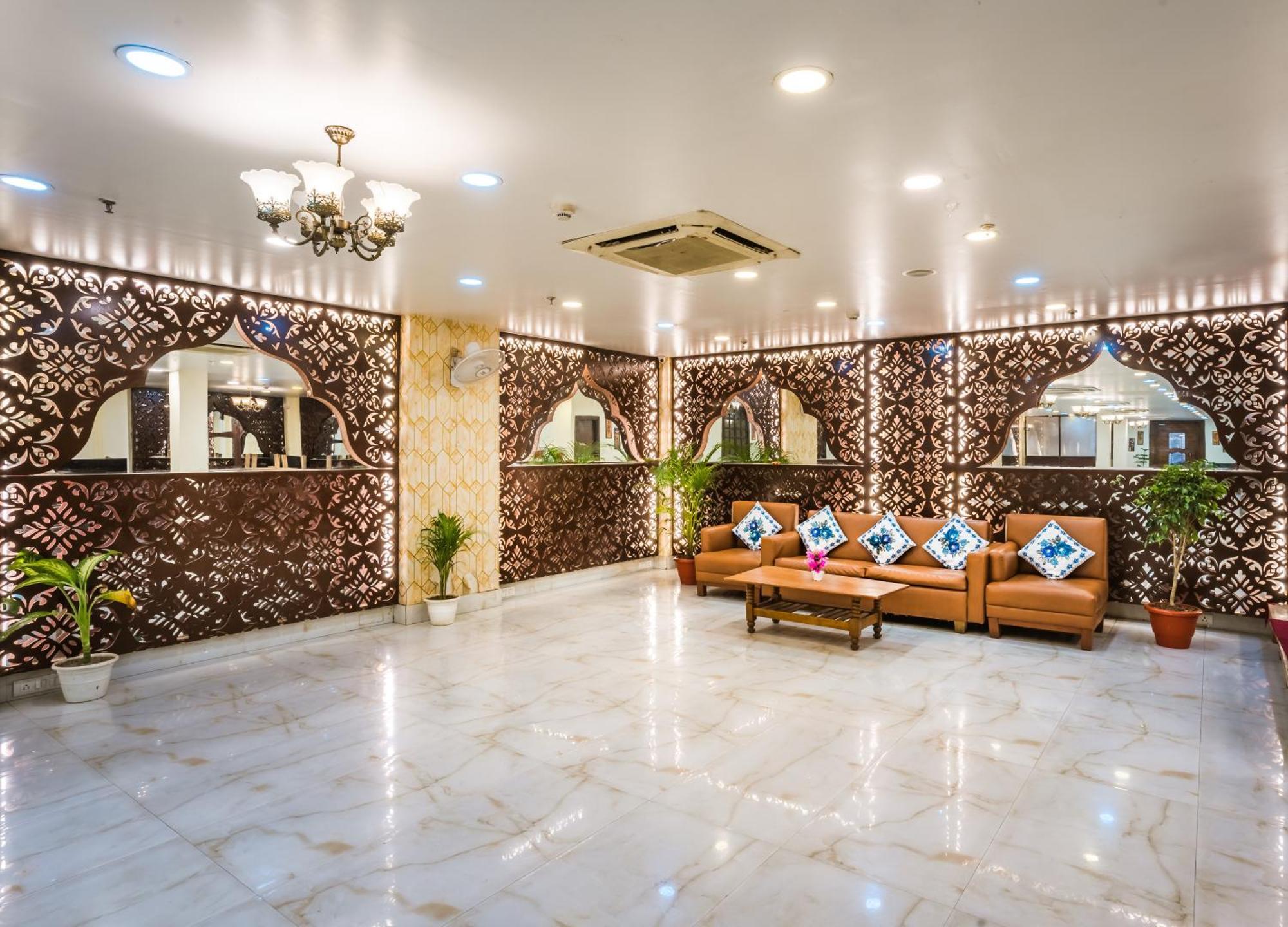 Tripli Hotels Silver Shine Варанаси Екстериор снимка