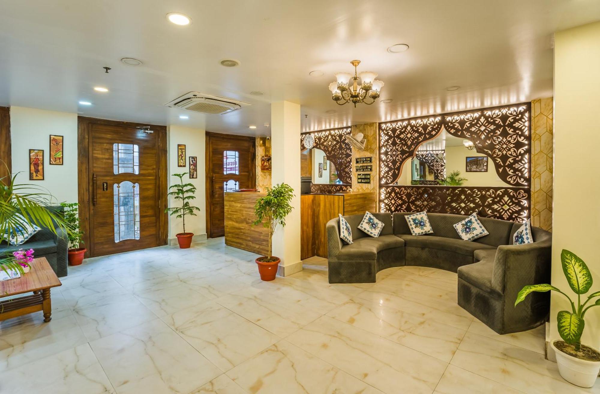 Tripli Hotels Silver Shine Варанаси Екстериор снимка